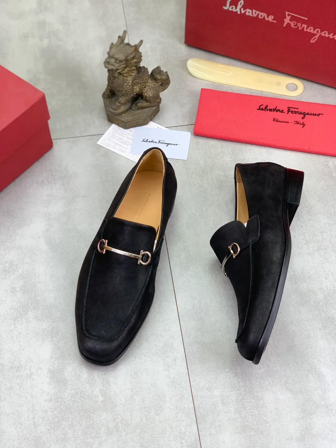 Men's Men's Shoes 💰P560💰[New Style] Water-dyed Niuli 🆘[Salvatore Ferragamo] Ferragamo's latest casual business leather shoes for men! Listed simultaneously! The fabric is made of specially imported original calfskin, the lining is made of imported water-dyed cowhide, and the original combination outsole is absolutely luxurious and leads the fashion trend. Matching code: 39-44 (45 46 customized) 2️⃣ colors available